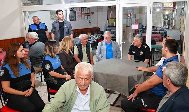 Mersin polisi vatandaşlarla iç içe