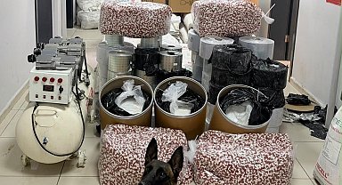 Mersin'de 1 ton 100 kilo katkı ile 100 kilo sentetik ecza maddesi ele geçirildi