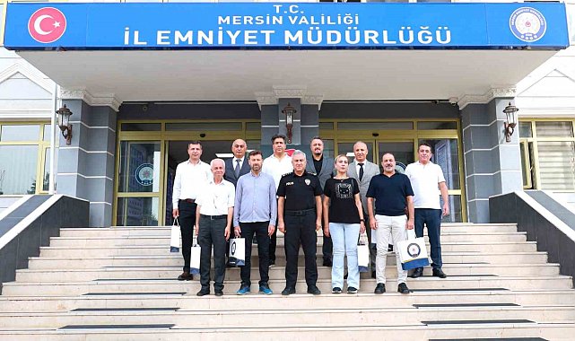 Mersin'de görevini tamamlayan polisler emekliliğe uğurlandı