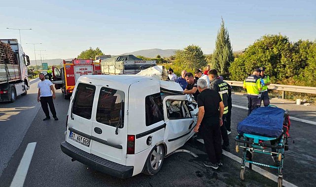 Mersin'de otomobil çekiciye arkadan çarptı: 2 ölü, 1 yaralı