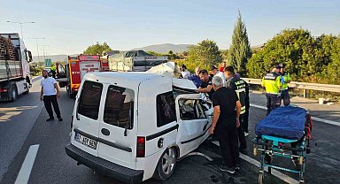 Mersin'de otomobil çekiciye arkadan çarptı: 2 ölü, 1 yaralı
