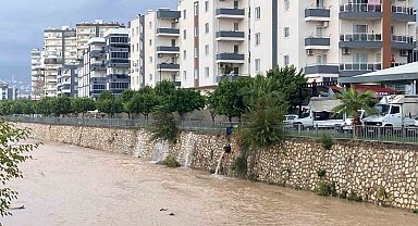 Mersin'de şiddetli yağış etkisini sürdürüyor