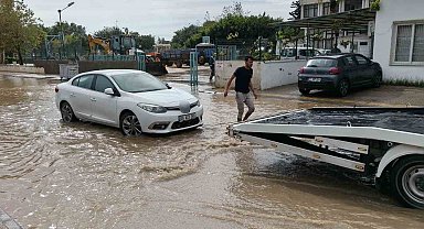 Mersin'de şiddetli yağış: İlçelerde yollar ve tarım alanları su altında kaldı
