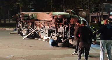 Merzifon'da kamyonetle otomobil çarpıştı: 3 yaralı
