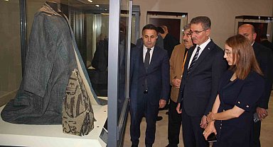 Mevlana'nın hırkası ve Şems-i Tebrizi'nin serpuşu Erzurum'da sergileniyor