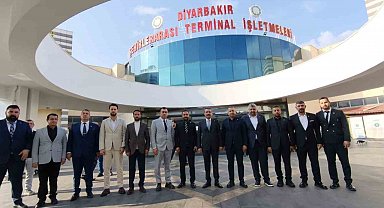 MHP Diyarbakır İl Başkanı Özcoşkun, otobüs terminalinde esnafla bir araya geldi