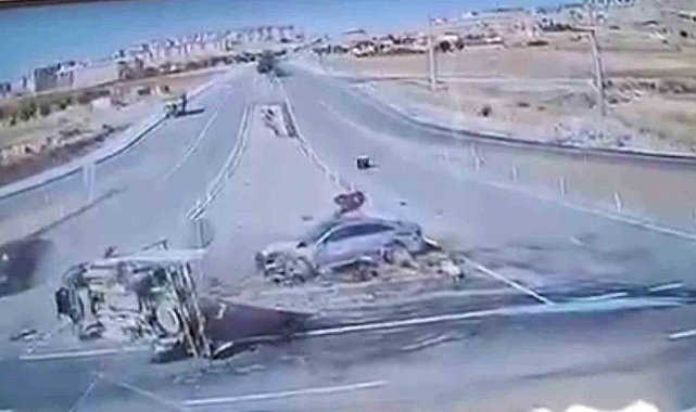 MHP'li vekilin yaralandığı kaza kamerada