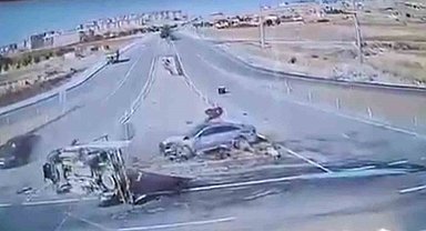 MHP'li vekilin yaralandığı kaza kamerada