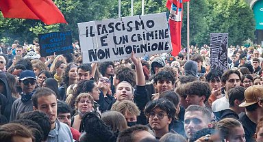 Milano'da protestocular polisle çatıştı