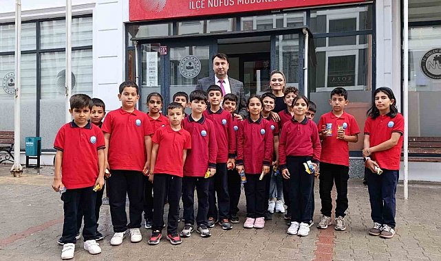 Minik öğrencilerden emniyet ve nüfus müdürlüğüne eğitim gezisi