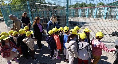 Minikler bakımevindeki hayvanlarla buluştu