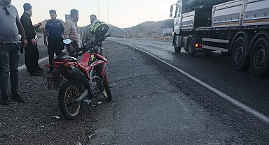 Motosiklet bariyere çarptı: 1 yaralı