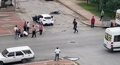 Motosikletle çarpışan otomobilin sürücüsü şoka girdi, gözyaşlarına boğuldu