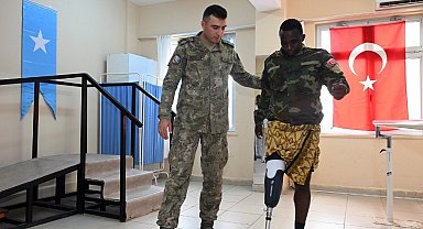 MSB, Somali'deki Recep Tayyip Erdoğan Eğitim ve Araştırma Hastanesine protez bacak yardımı yapıldığını duyurdu