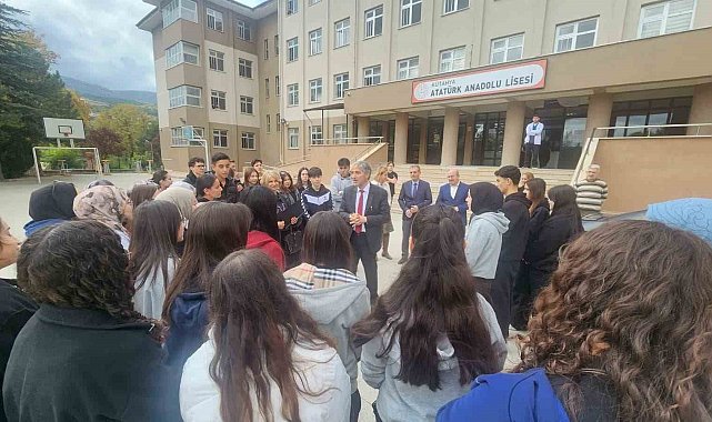 Müdür Yılmaz'dan öğrencilere "akımlara kapılmayın" uyarısı