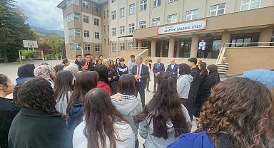 Müdür Yılmaz'dan öğrencilere "akımlara kapılmayın" uyarısı
