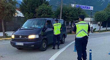Muğla'da Jandarma trafik denetimlerinde 45 sürücünün ehliyeti geri alındı