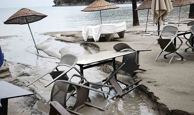 Muğla'da sağanak Akyaka sahilini harabeye çevirdi