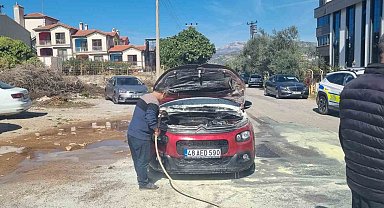 Muğla'da seyir halindeki otomobilde yangın çıktı