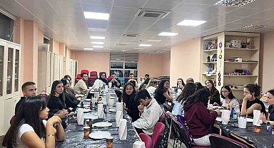 Muğla'da üniversite öğrencileri seramik vazo boyama atölyesinde buluştu