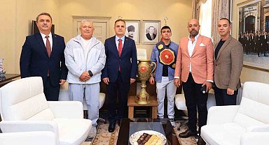 Muğlalı genç pehlivan Buğra Vali Akbıyık'ı ziyaret etti
