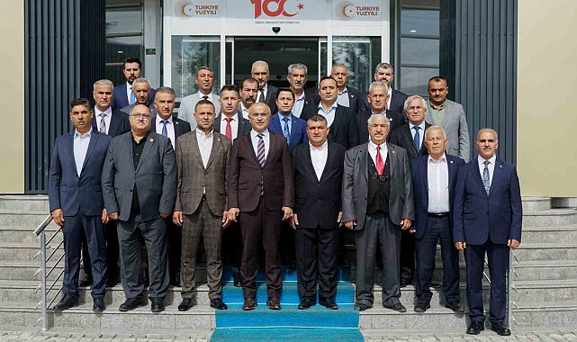 Muhtarlar Dayanışma Derneğinden Başkan Er'e hizmet teşekkürü