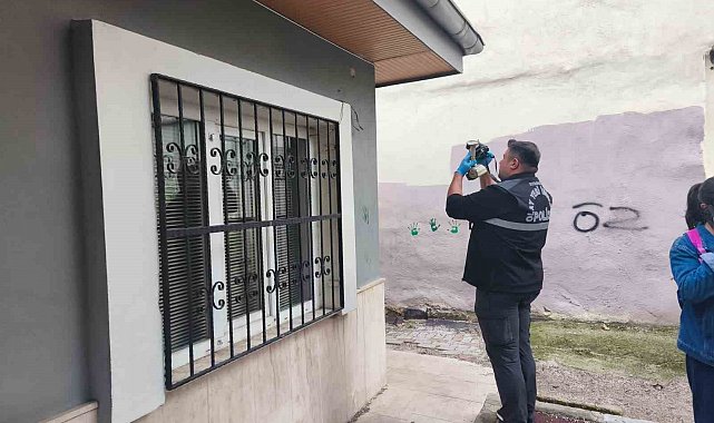 Muhtarlığın kamerasını söküp bahçeye attılar