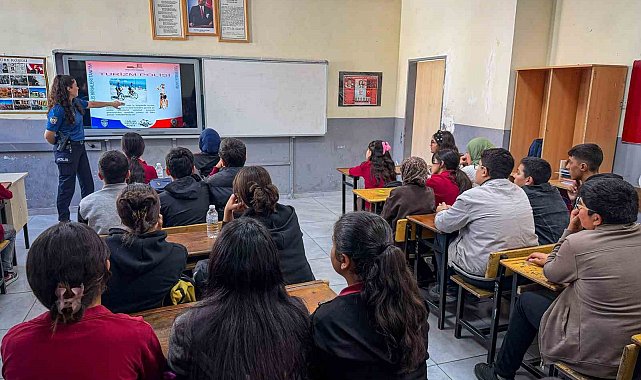 Muradiye'de öğrencilere polislik, trafik ve güvenli internet eğitimi