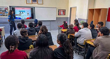 Muradiye'de öğrencilere polislik, trafik ve güvenli internet eğitimi