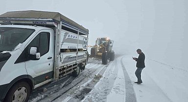 Muş'a mevsimin ilk karı yağdı