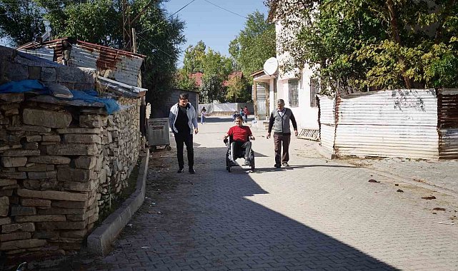 Muş'ta 20 yaşındaki gence akülü sandalye desteği