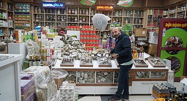 Muş'ta havalar soğudu, aktarlarda yoğunluk arttı