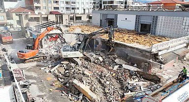 Nazilli Ahmet Şensan Kültür Merkezi'nde yıkım çalışmaları başladı