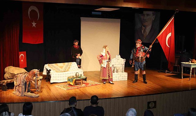 Nazilli'de 'Abide-i Aşk' tiyatro oyunu sahnelendi