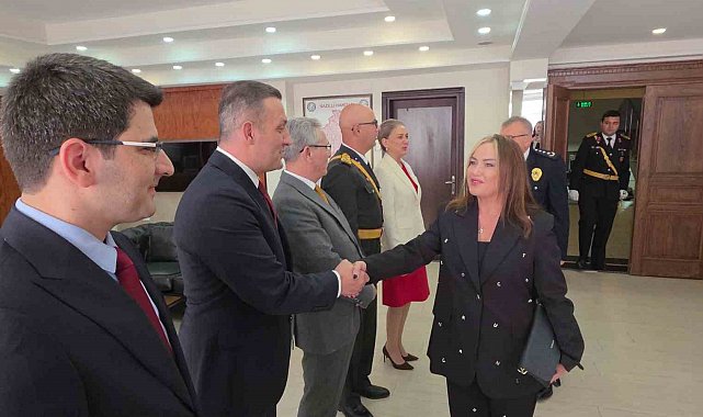 Nazilli'de sokaklar kırmızı beyaza büründü
