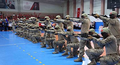 Nevşehir'de at çiftliklerinden 29 Ekim'e özel Türk bayraklı gösteri