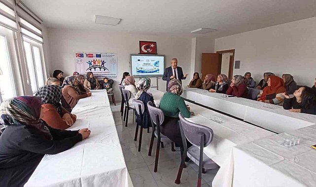 Niğde Halk Eğitimi Merkezi, Erasmus+ deneyimlerini Çiftlik'te paylaştı