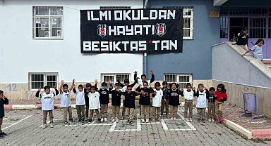 Niğde'de Beşiktaş taraftarlarından öğrencilere anlamlı hediye