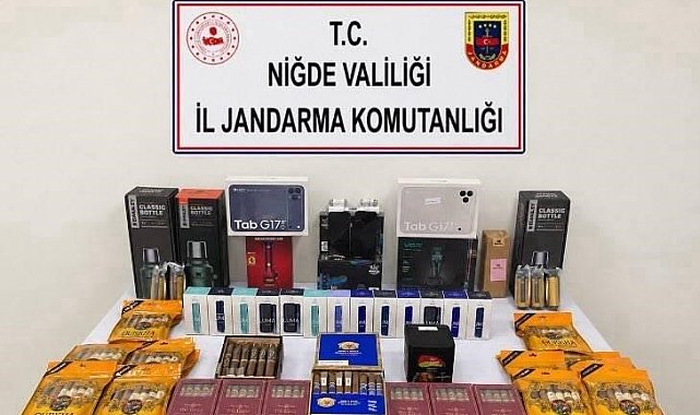 Niğde'de kaçak ürün operasyonu: Çok sayıda elektronik cihaz ve tütün ürünü ele geçirildi