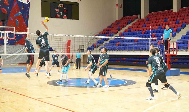 Niğde'de kamu çalışanları şampiyonluk için ter döküyor