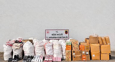 Niğde'de kargo aracından kaçak ürün çıktı
