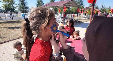 Niğde'de mevsimlik tarım işçilerinin çocukları gönüllerince eğlendi