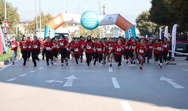 Nilüfer'de bin 749 öğrenci Cumhuriyet için koştu