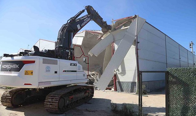 Nilüfer'de kaçak fabrika yıkıldı
