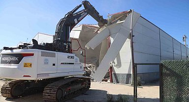 Nilüfer'de kaçak fabrika yıkıldı