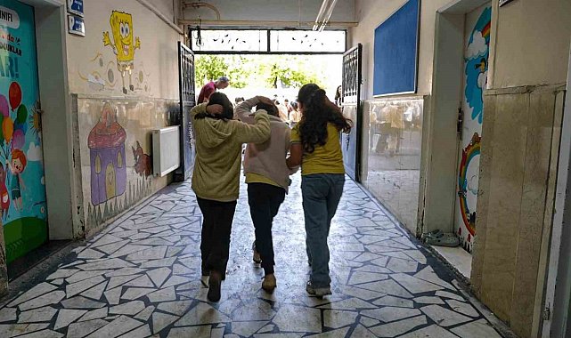 Öğrenci ve öğretmenlere afet farkındalığı eğitimi verildi