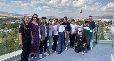 Öğrenciler burada farklı bir Dünya'ya yolculuk yapıyor