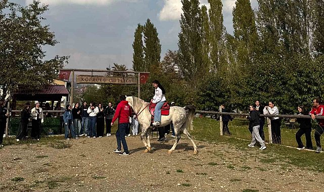 Öğrenciler çiftlikte bağımlılığa karşı bilinçlendirildi
