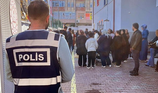 Öğrenciler derste, emniyet nöbette