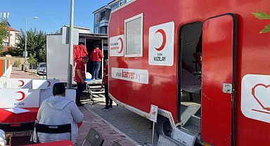 Öğrenciler velilerini kan bağışına ikna etti